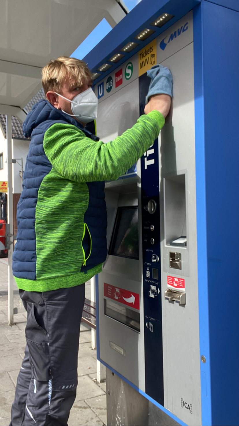 Reinigung Fahrkartenautomaten