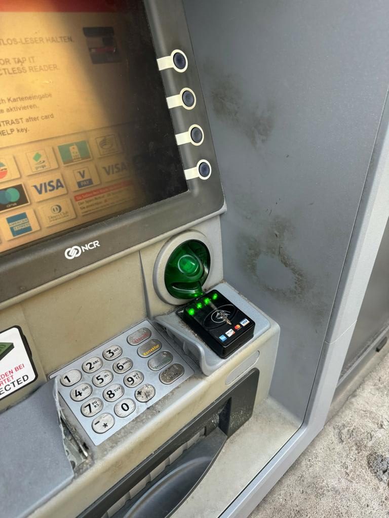 Reinigung Geldautomat